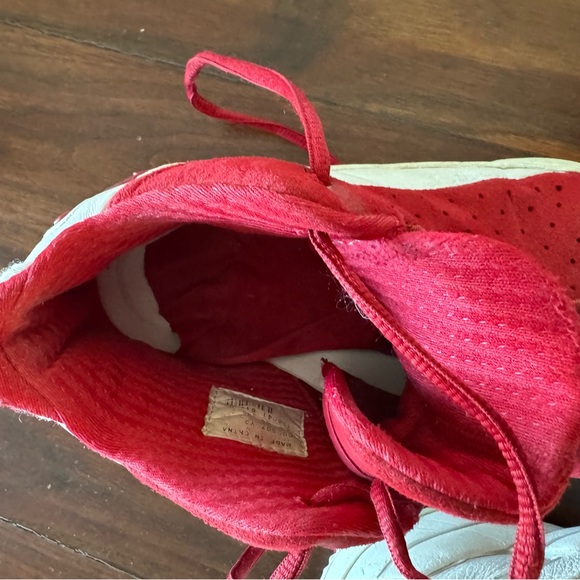 Late 90’s Michael Jordan Basketball Shoes, Red and White, Size 9.5 - Picture 4 of 8
